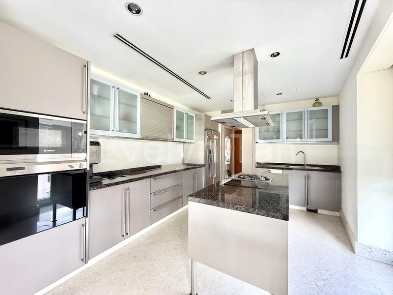 5 Bed Apartment (Condo) for Rent in  The Tomlinson - Image 8